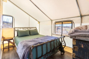Silver Spur Homestead Luxury Glamping -The Tombstone